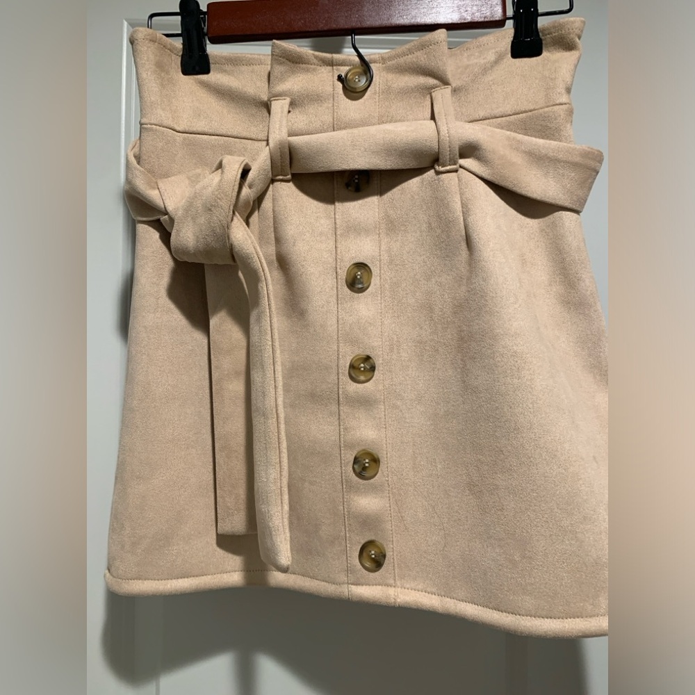 Tan belted mini skirt in a size Small. Excellent Condition.